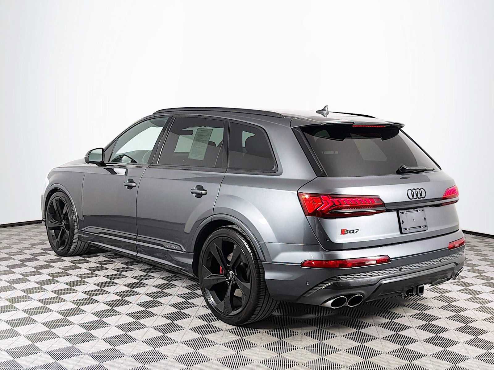 Used 2023 Audi SQ7 Premium Plus w/ Towing Package image 7