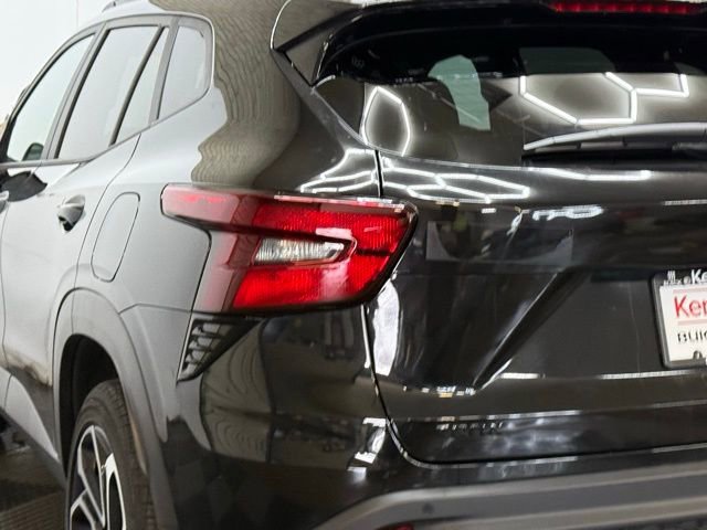 Certified 2025 Chevrolet Trax RS w/ Sunroof Package image 11