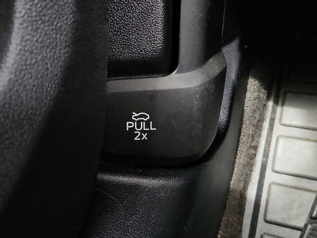 Used 2022 Ford Escape SE w/ SE Sport Appearance Package image 27