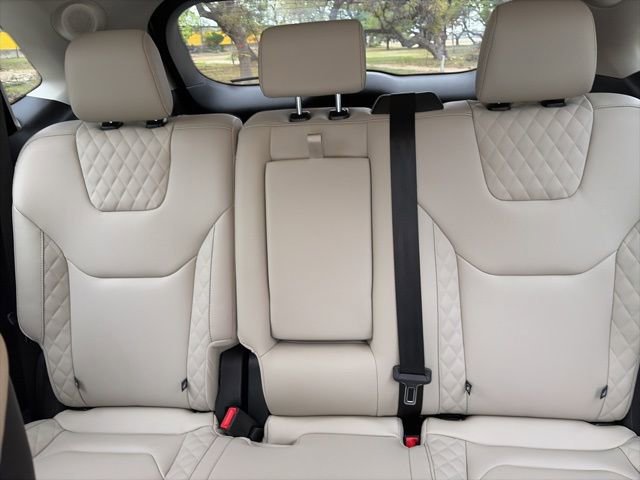 Used 2024 Ford Edge Titanium image 17