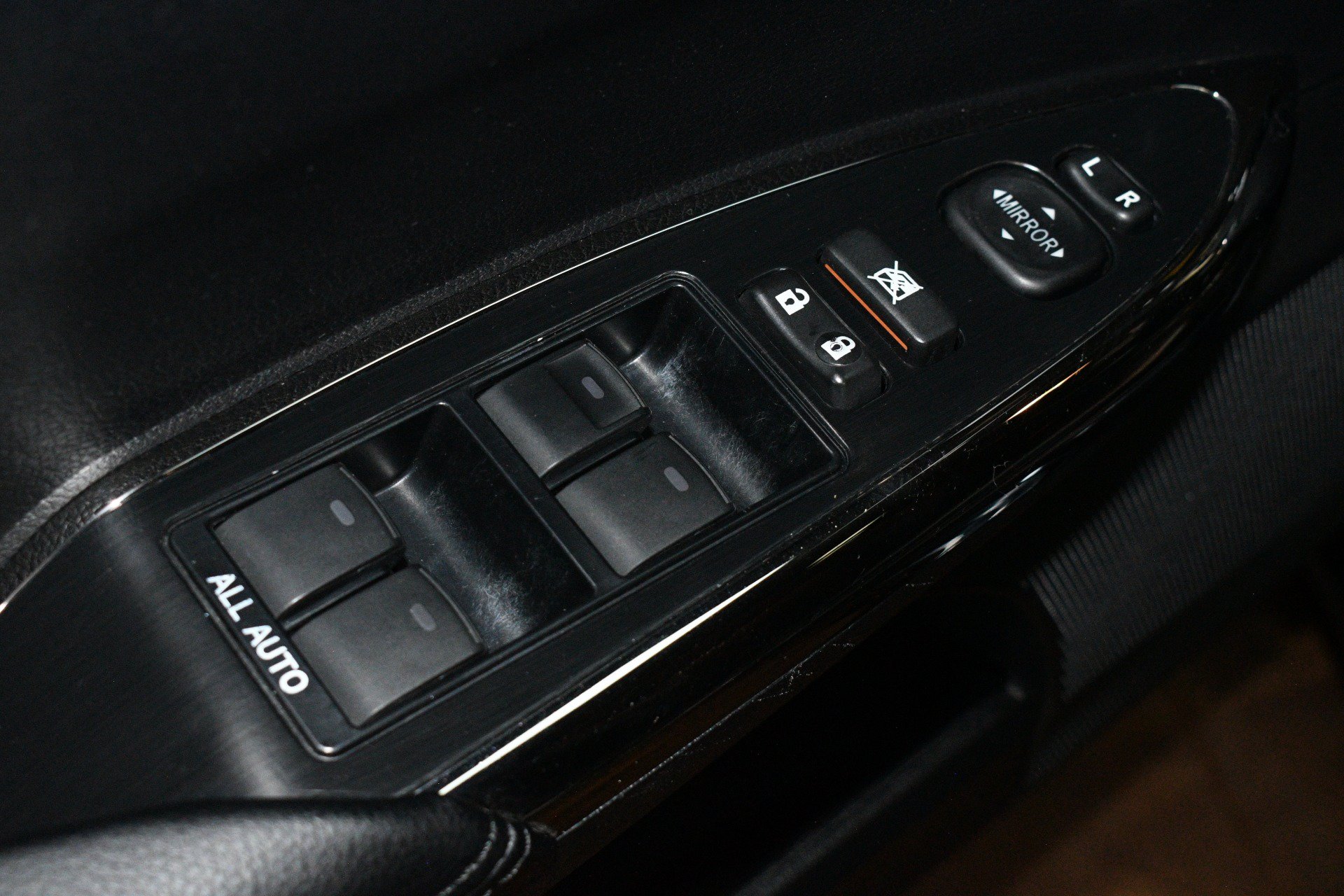 Used 2015 Toyota Avalon XLE Touring FWD image 40