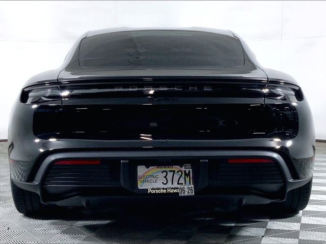 Used 2022 Porsche Taycan image 10