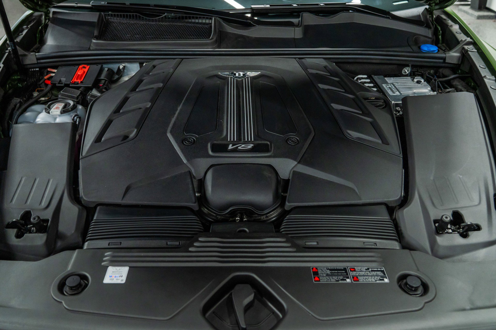 Used 2025 Bentley Bentayga image 11