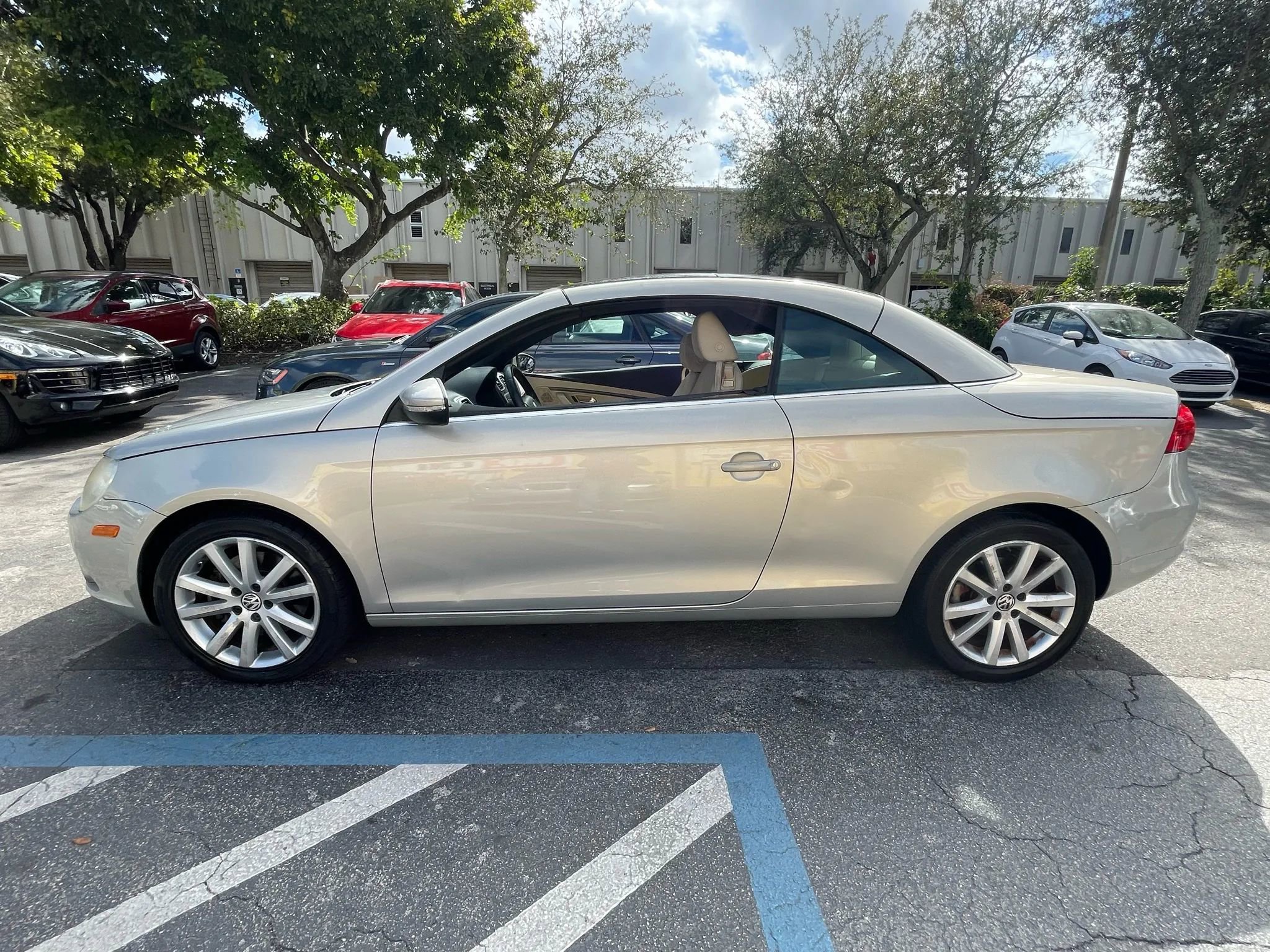 Used 2009 Volkswagen Eos Komfort image 10