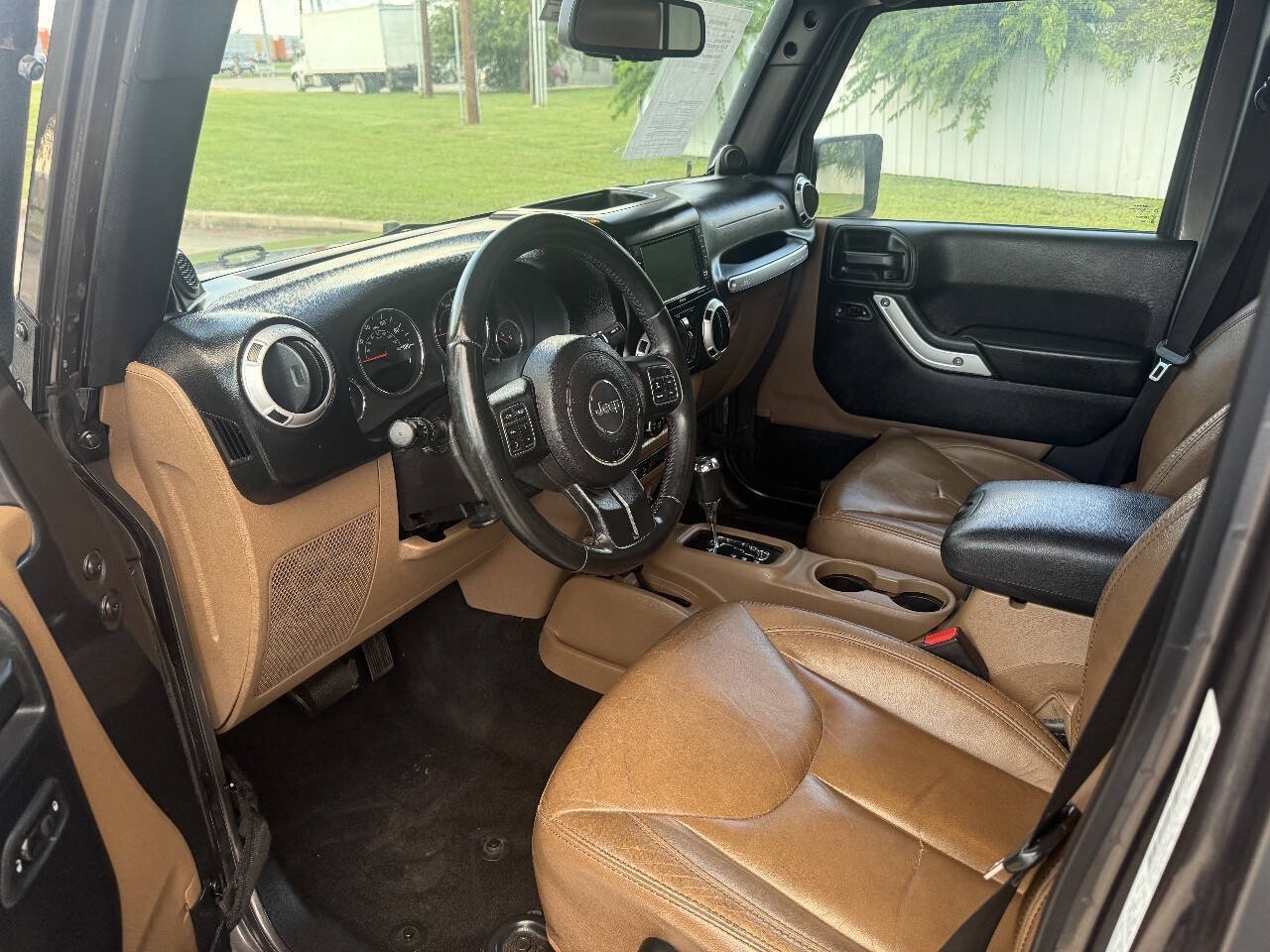 Used 2014 Jeep Wrangler Unlimited Sahara w/ Max Tow Package AWD/4WD image 8