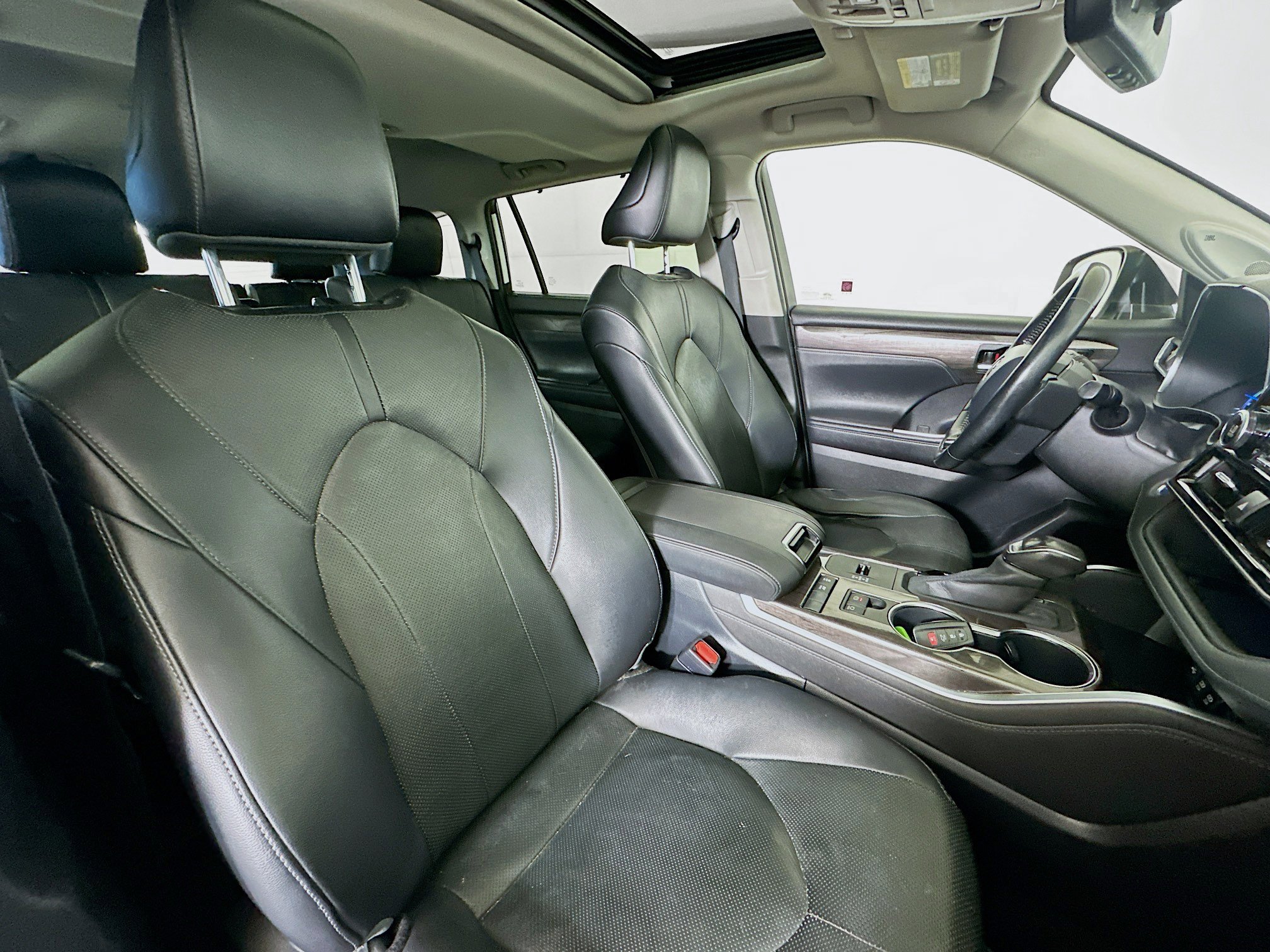 Used 2020 Toyota Highlander Limited image 34