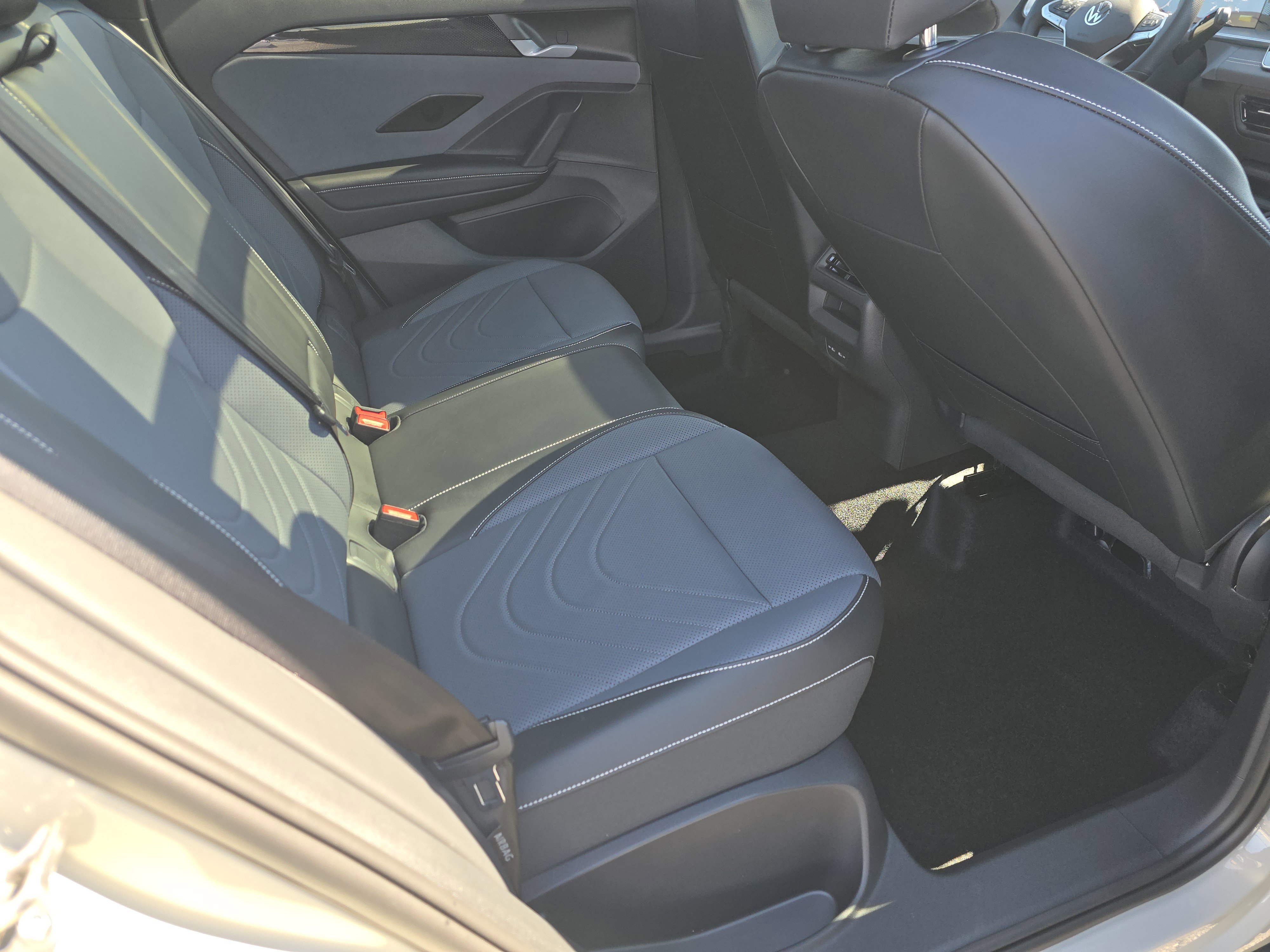New 2026 Volkswagen Tiguan SE R-Line image 16