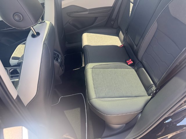New 2026 Volkswagen Taos SE FWD image 11