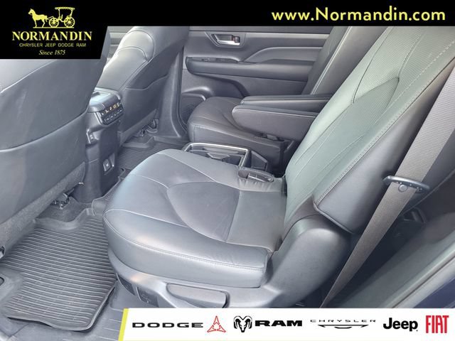 Used 2024 Toyota Grand Highlander AWD image 16