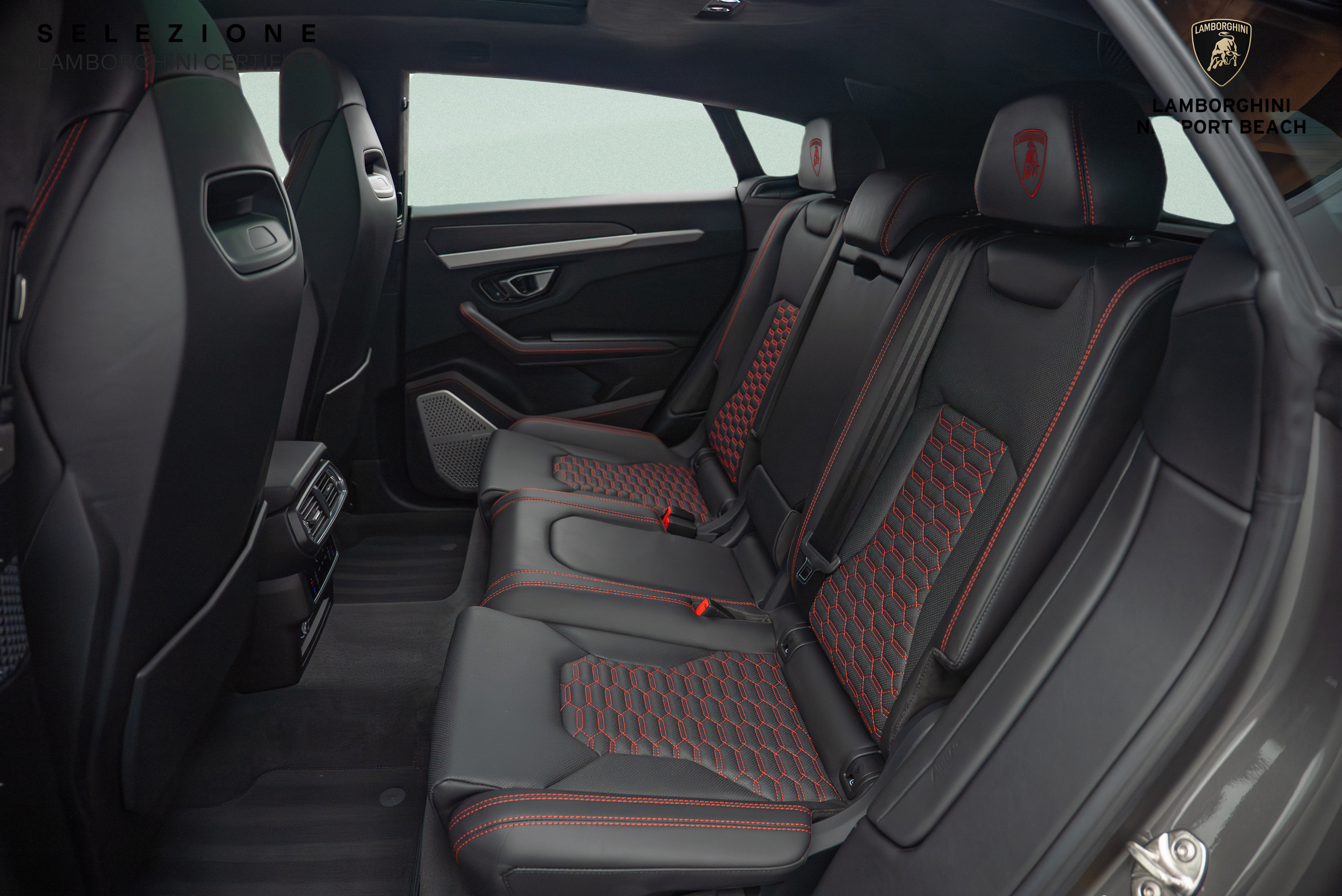 Used 2022 Lamborghini Urus AWD/4WD image 11