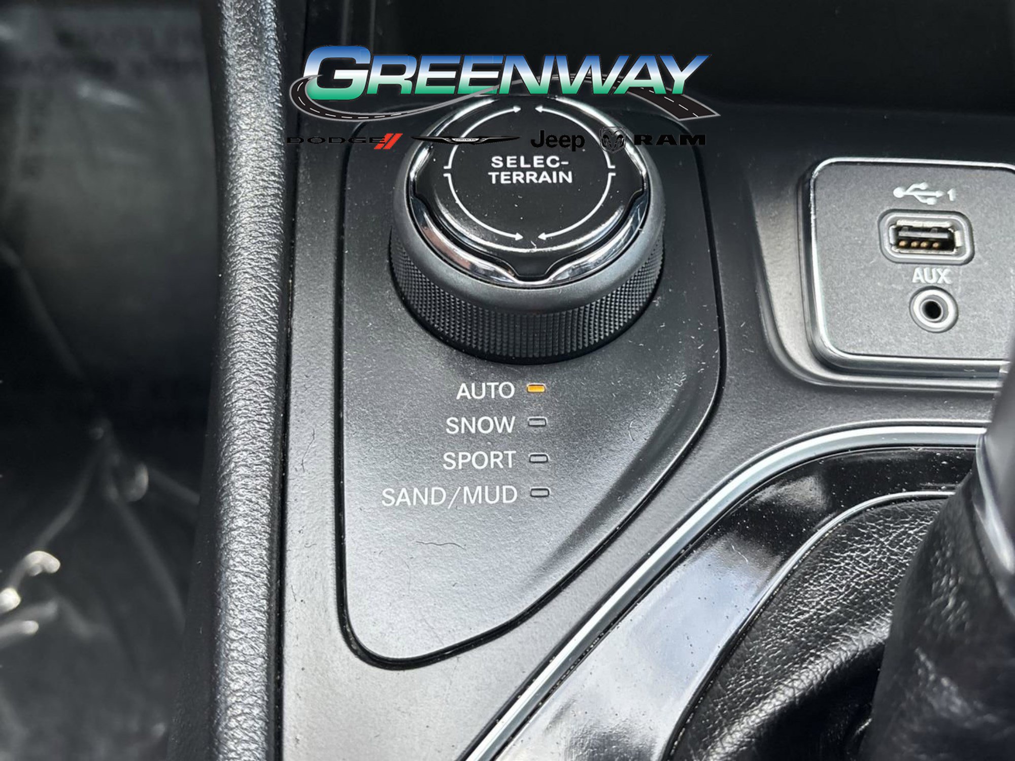 Used 2020 Jeep Cherokee Limited image 16