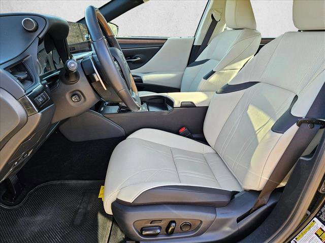 Used 2024 Lexus ES 350 w/ Luxury Package image 17