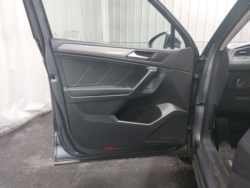 Used 2023 Volkswagen Tiguan SE image 39
