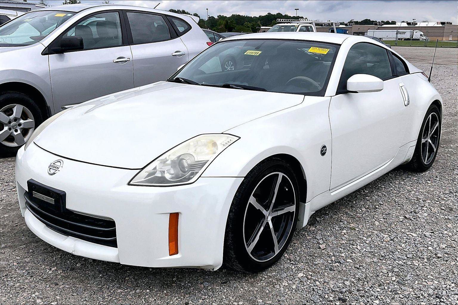 Used 2008 Nissan 350Z Coupe w/ Cargo Convenience Pkg RWD image 2