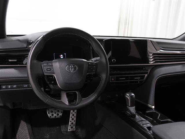 Used 2025 Toyota Camry SE image 6