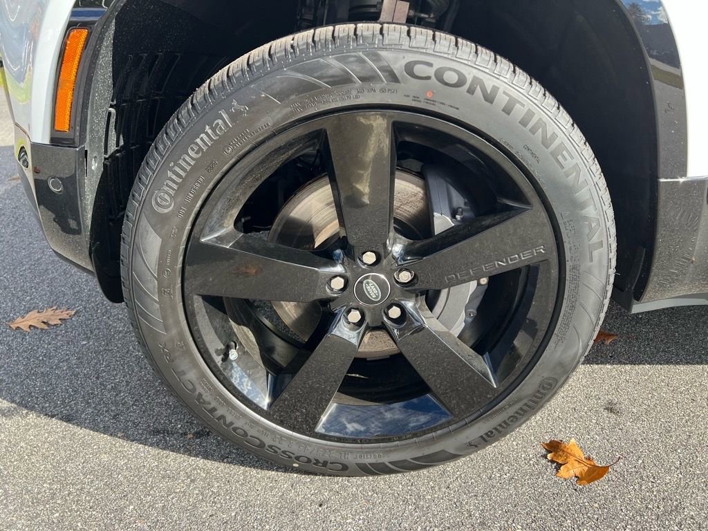 New 2025 Land Rover Defender 110 X-Dynamic SE image 9