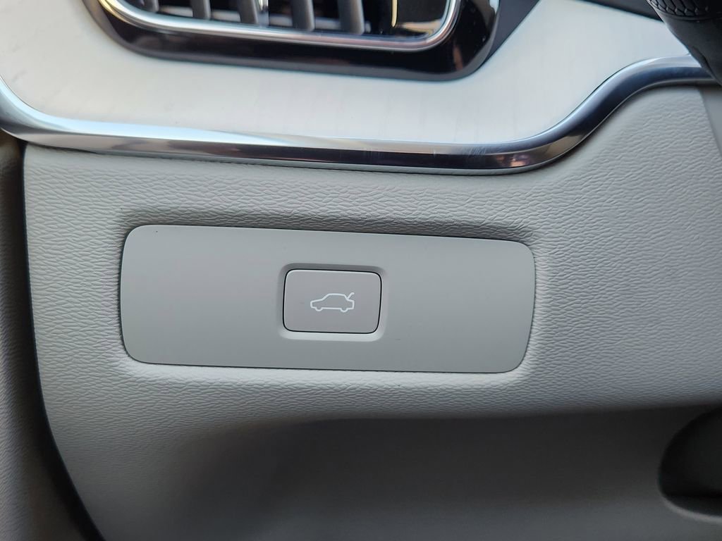 New 2026 Volvo XC60 B5 Ultra w/ Climate Package image 11