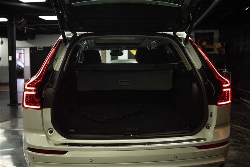 Used 2024 Volvo XC60 B5 Core AWD/4WD image 7