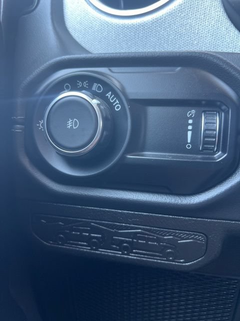 Used 2025 Jeep Wrangler Unlimited Sahara AWD/4WD image 21