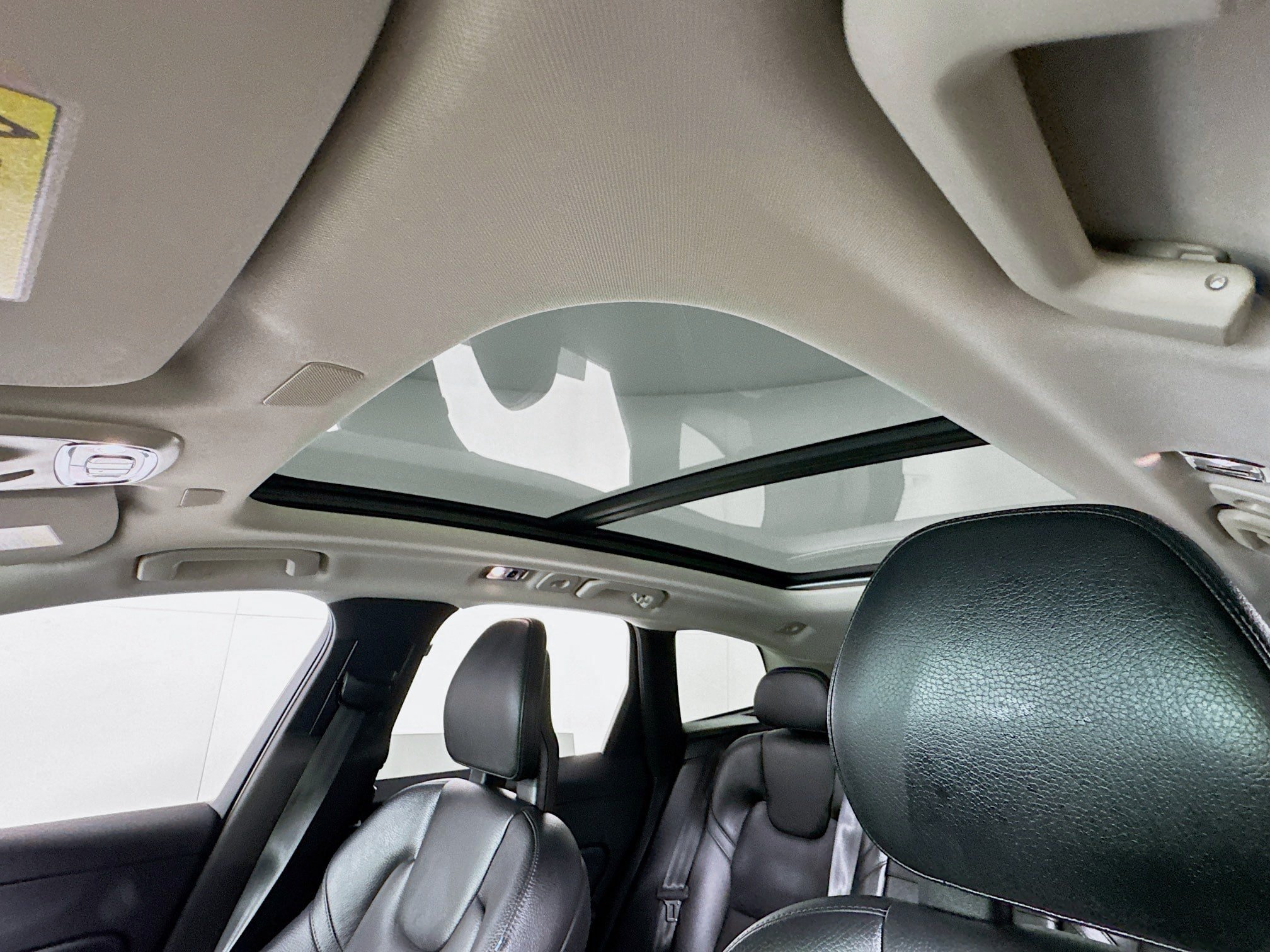 Used 2018 Volvo XC60 T5 Inscription w/ Convenience Package AWD/4WD image 5