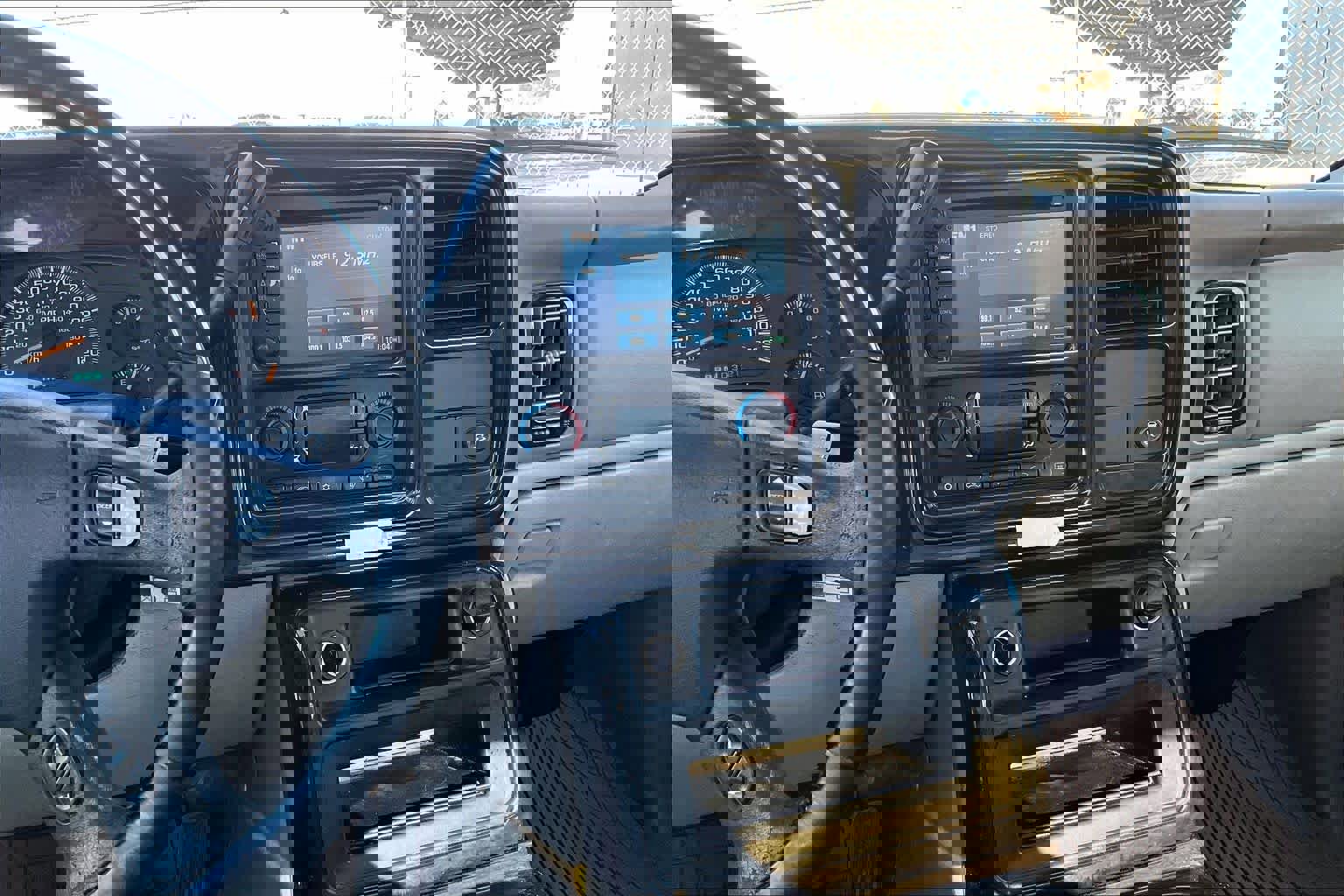 Used 2005 Chevrolet Avalanche Z66 w/ Sun And Sound Package image 6