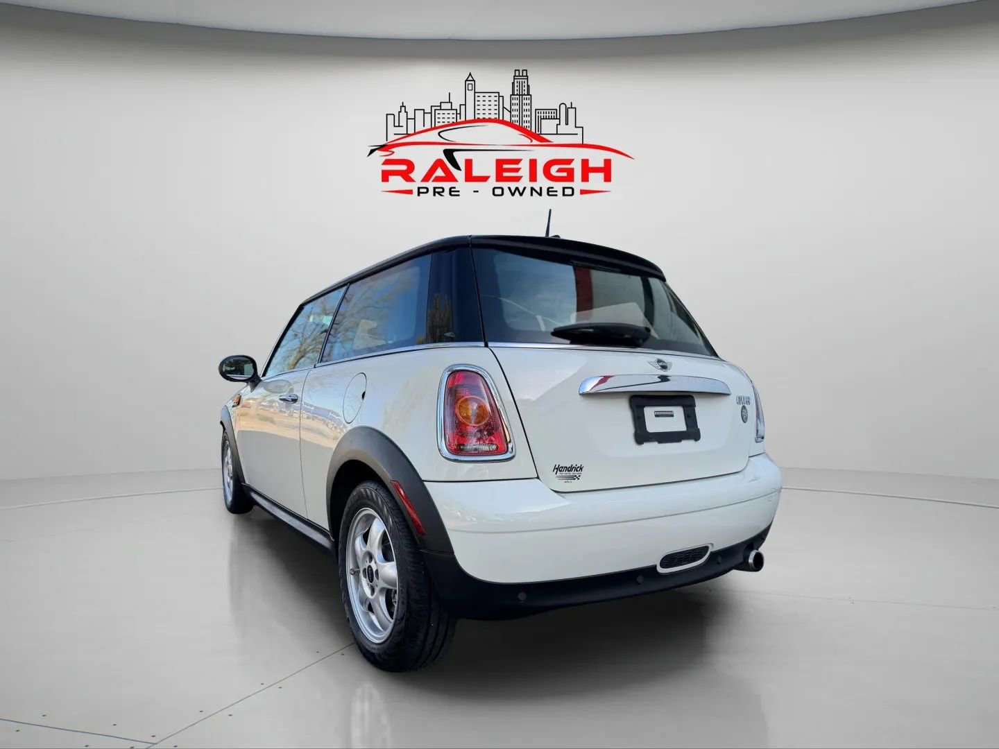 Used 2010 MINI Cooper Hardtop image 7