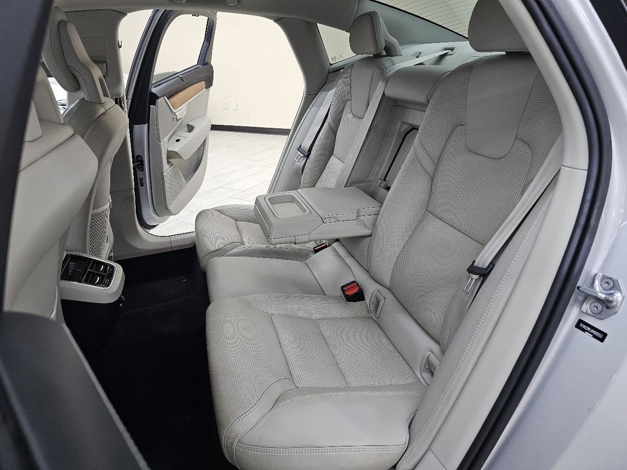 Used 2017 Volvo S90 T6 Inscription w/ Vision Package image 26