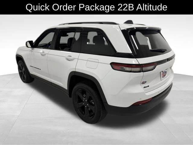 Used 2023 Jeep Grand Cherokee Altitude AWD/4WD image 4