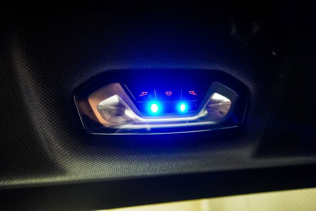 Used 2021 BMW X6 M50i w/ Executive Package image 13