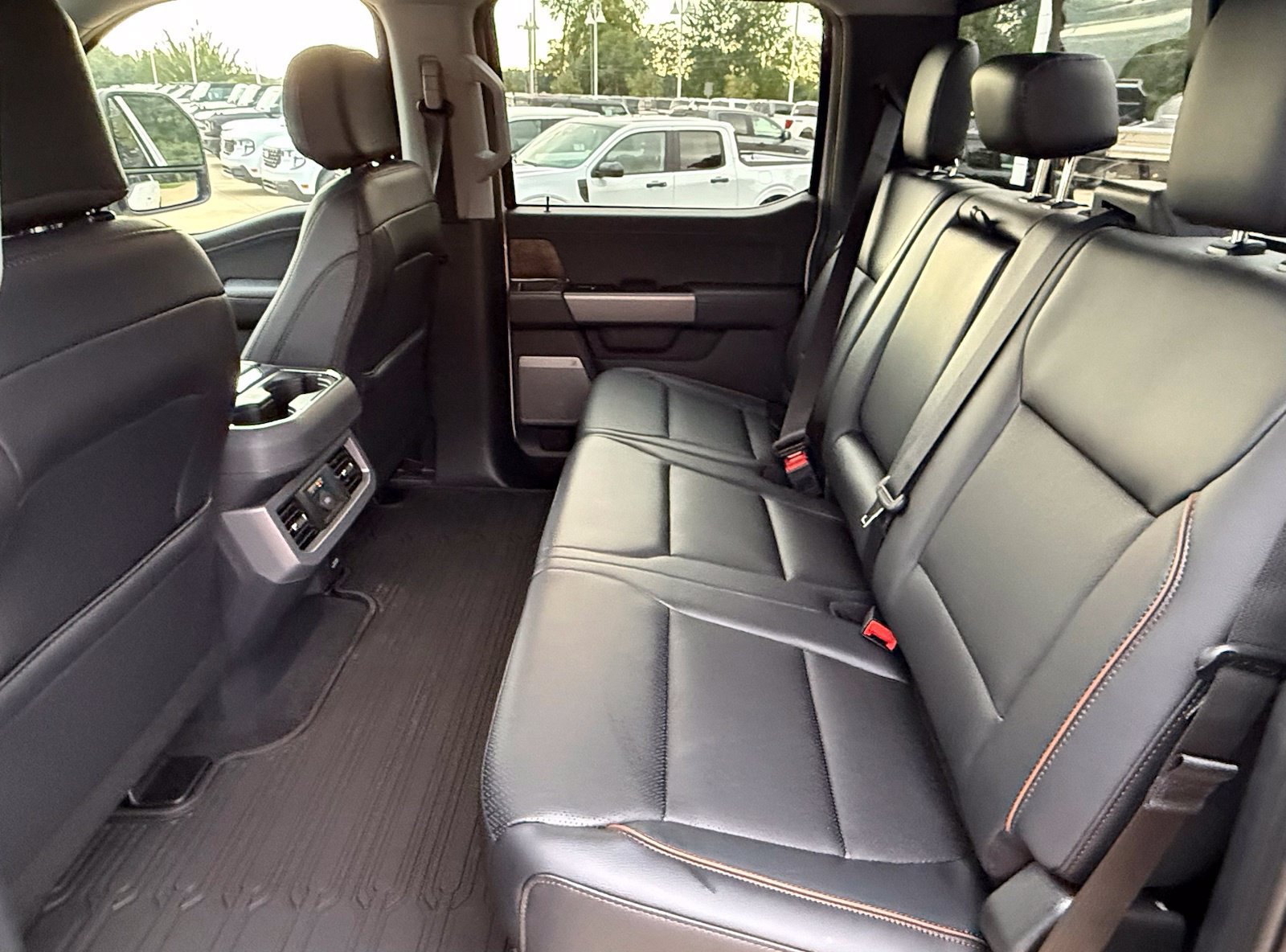 New 2027 Ford F350 Lariat w/ Black Appearance Package AWD/4WD image 17