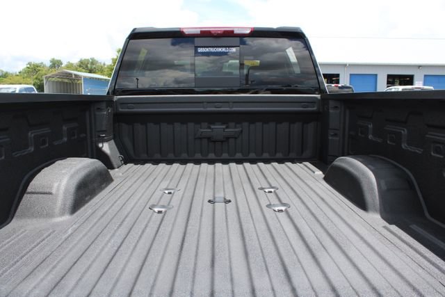 Used 2025 Chevrolet Silverado 2500 ZR2 w/ Technology Package image 10