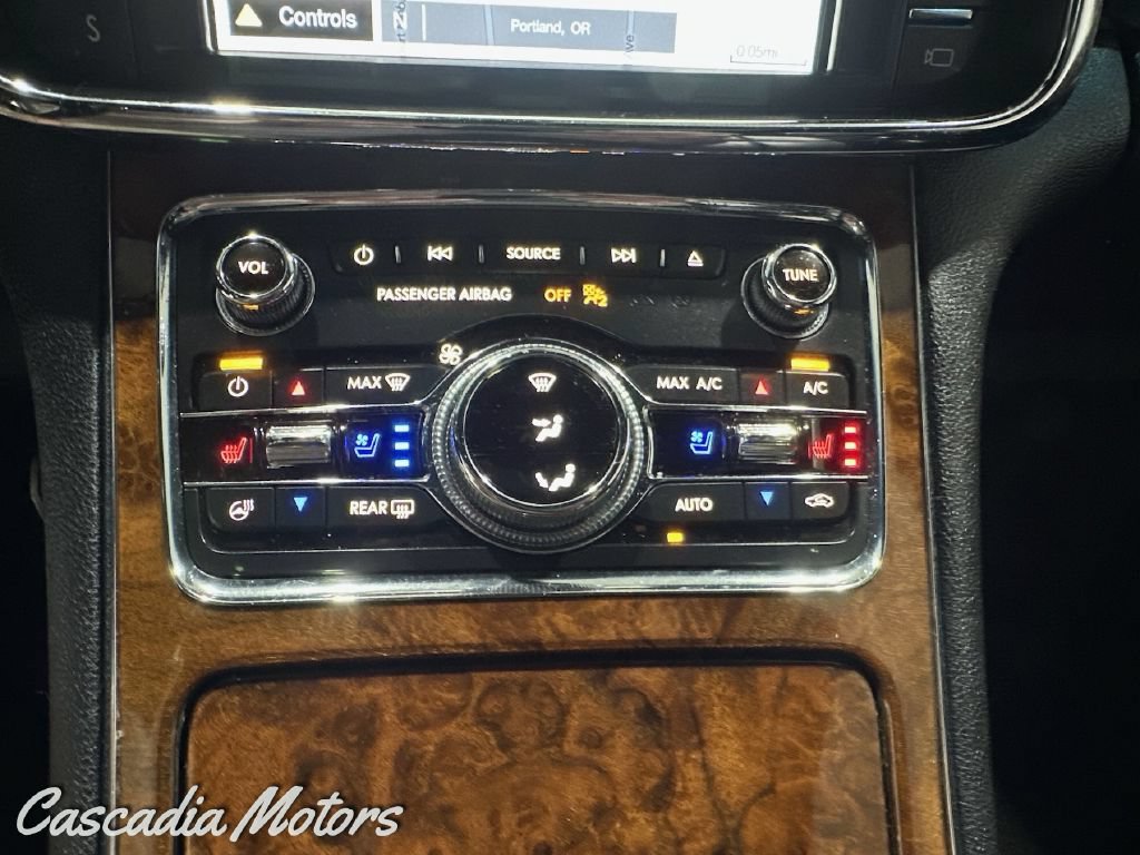 Used 2017 Lincoln Continental Reserve w/ Technology Package AWD/4WD image 38