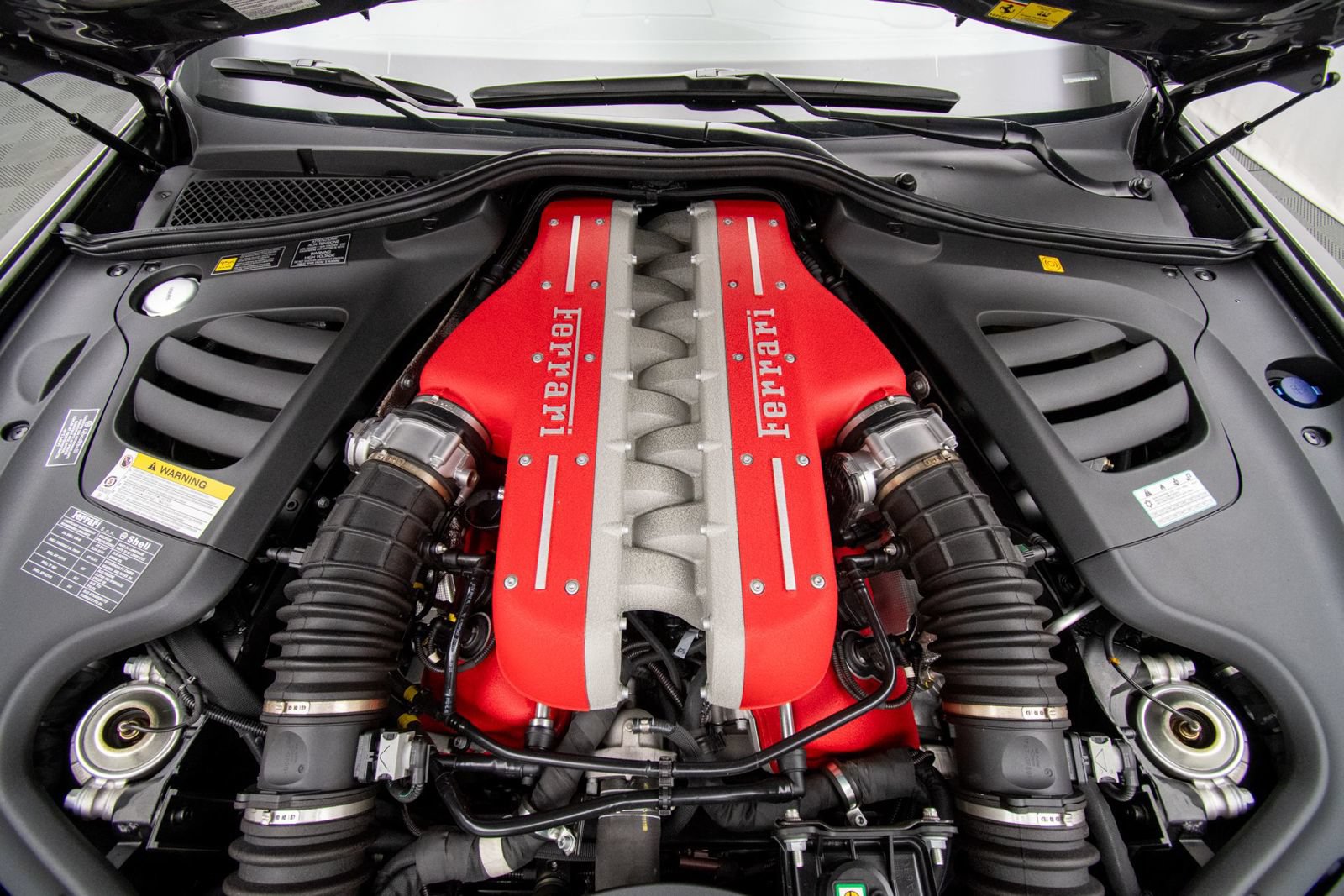 Used 2018 Ferrari GTC4Lusso AWD/4WD image 48