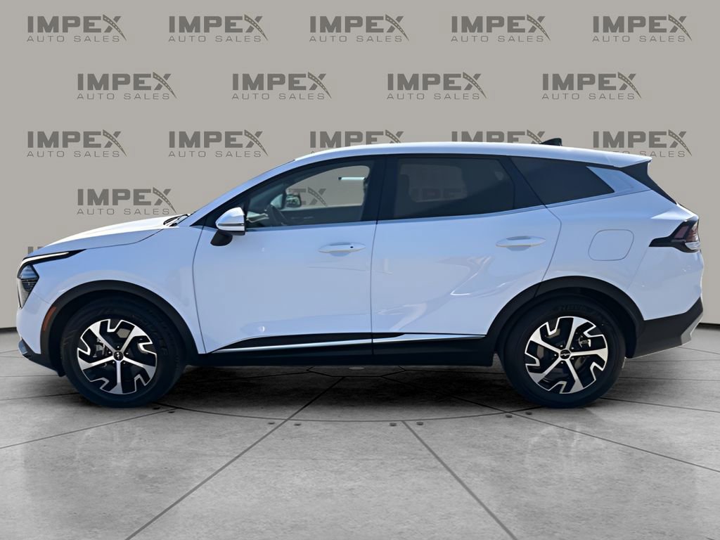 Used 2024 Kia Sportage EX FWD image 2