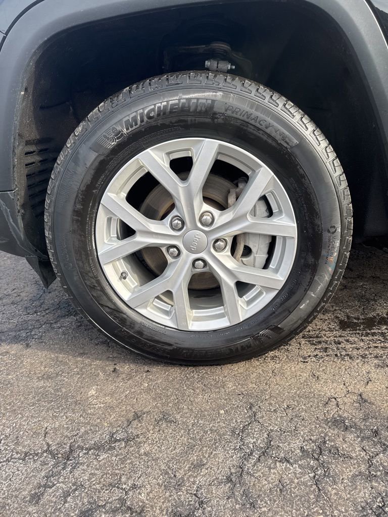 Used 2023 Jeep Grand Cherokee Limited image 16