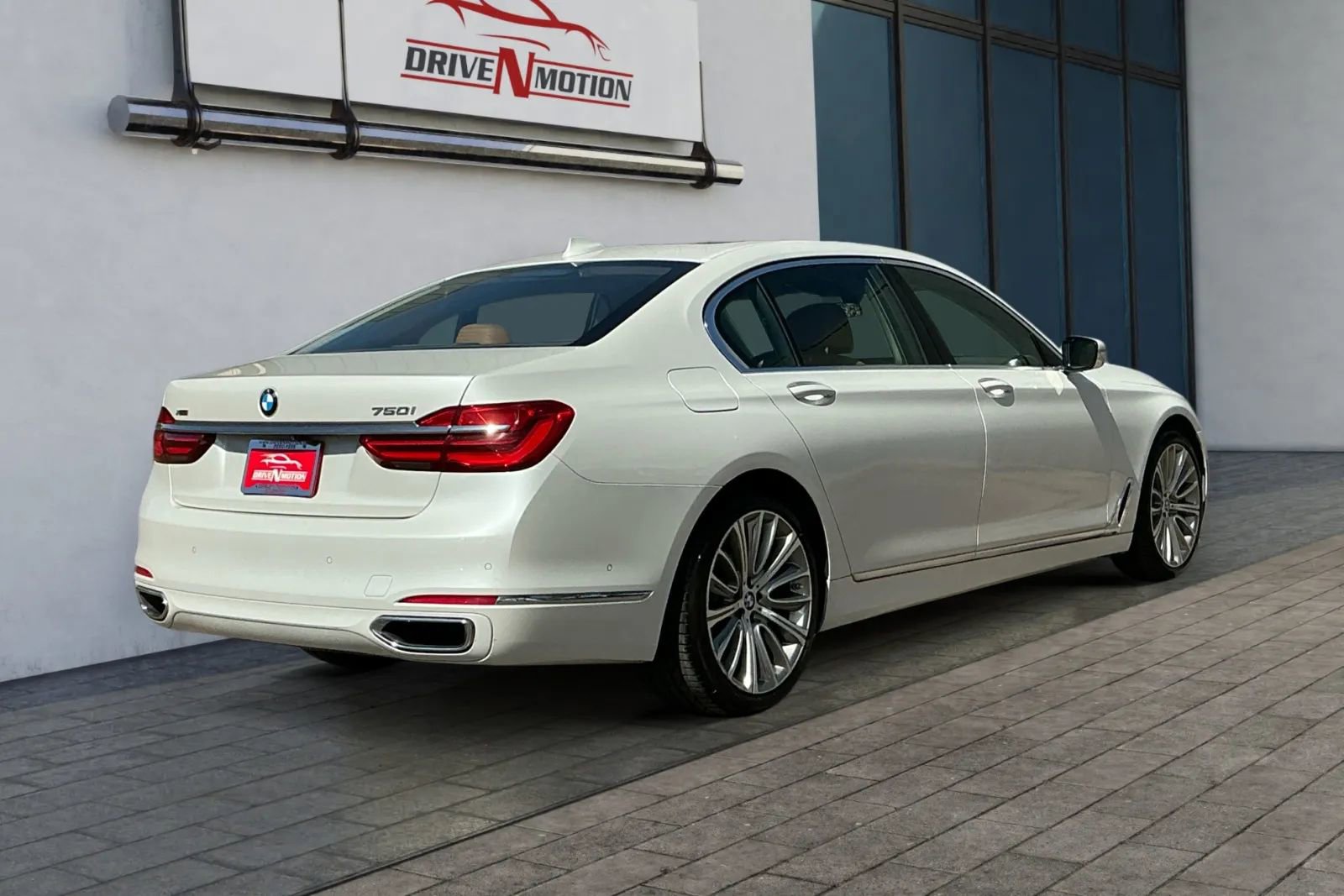 Used 2016 BMW 750i xDrive image 4