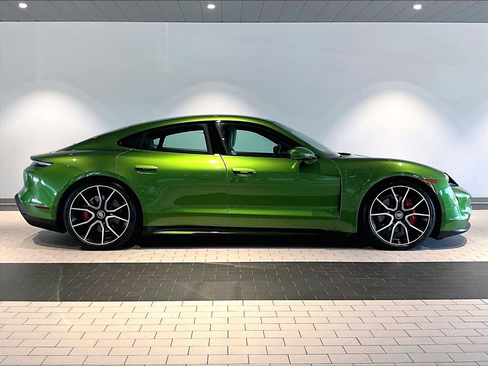 Used 2022 Porsche Taycan 4S image 11