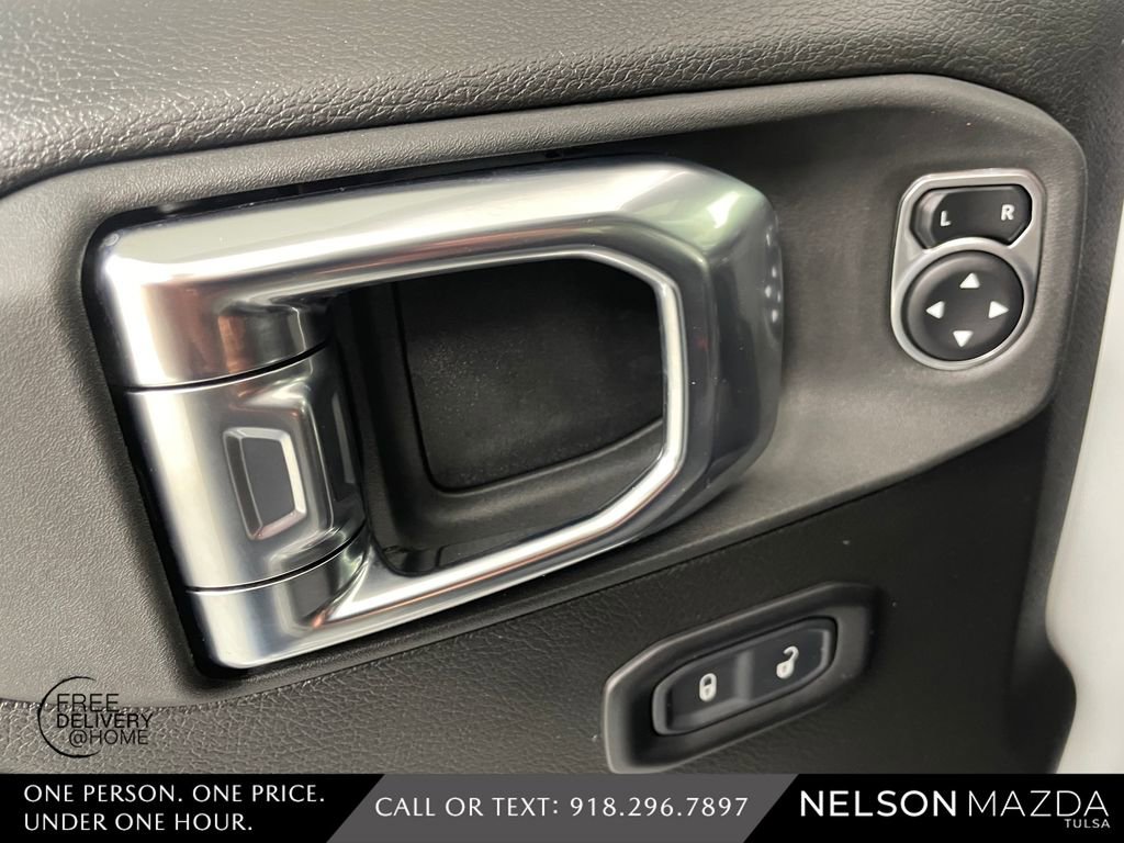 Used 2025 Jeep Gladiator Rubicon AWD/4WD image 19