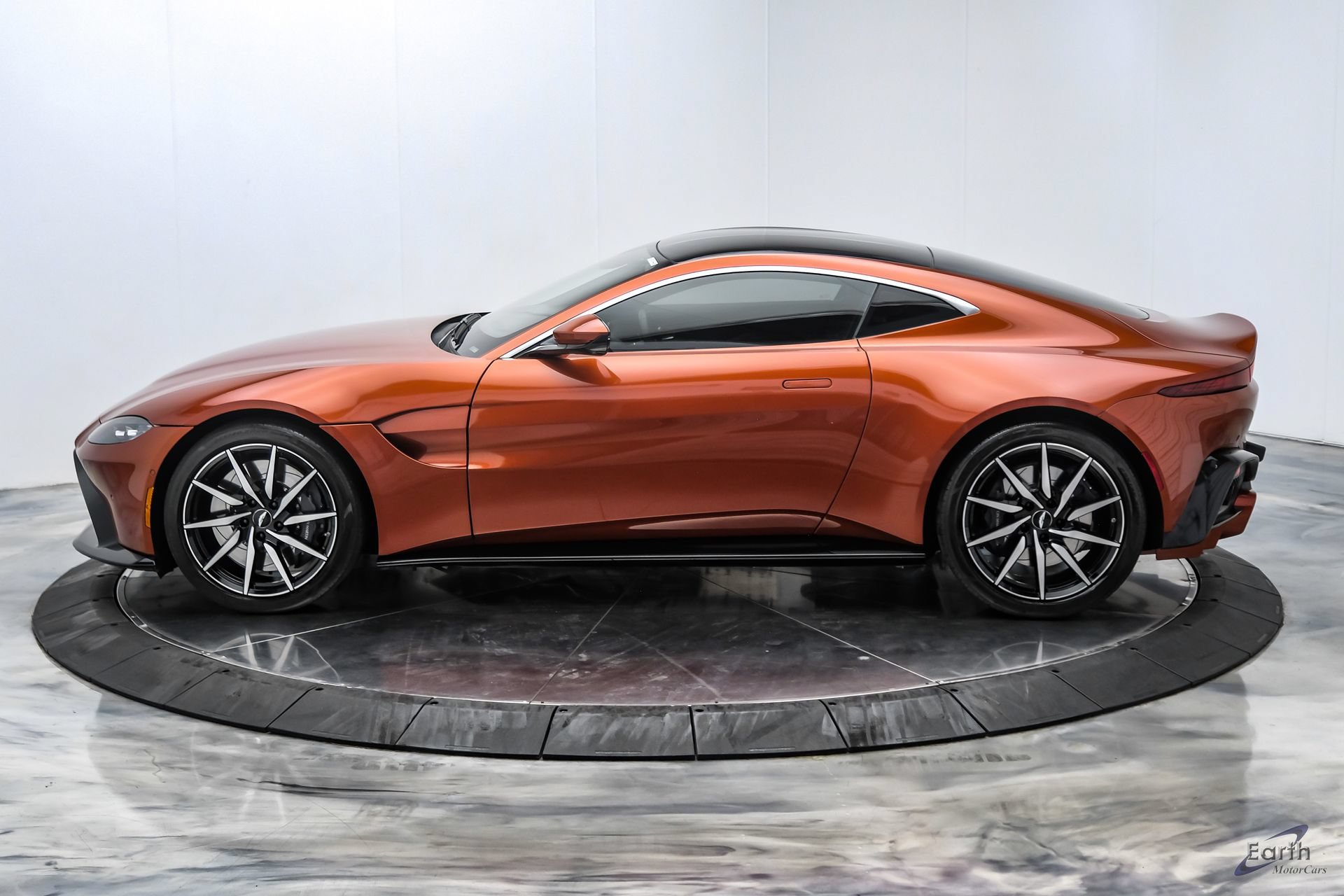 Used 2019 Aston Martin V8 Vantage Coupe RWD image 9