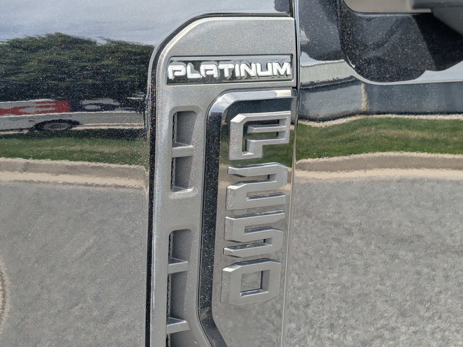 Used 2025 Ford F250 Platinum AWD/4WD image 8