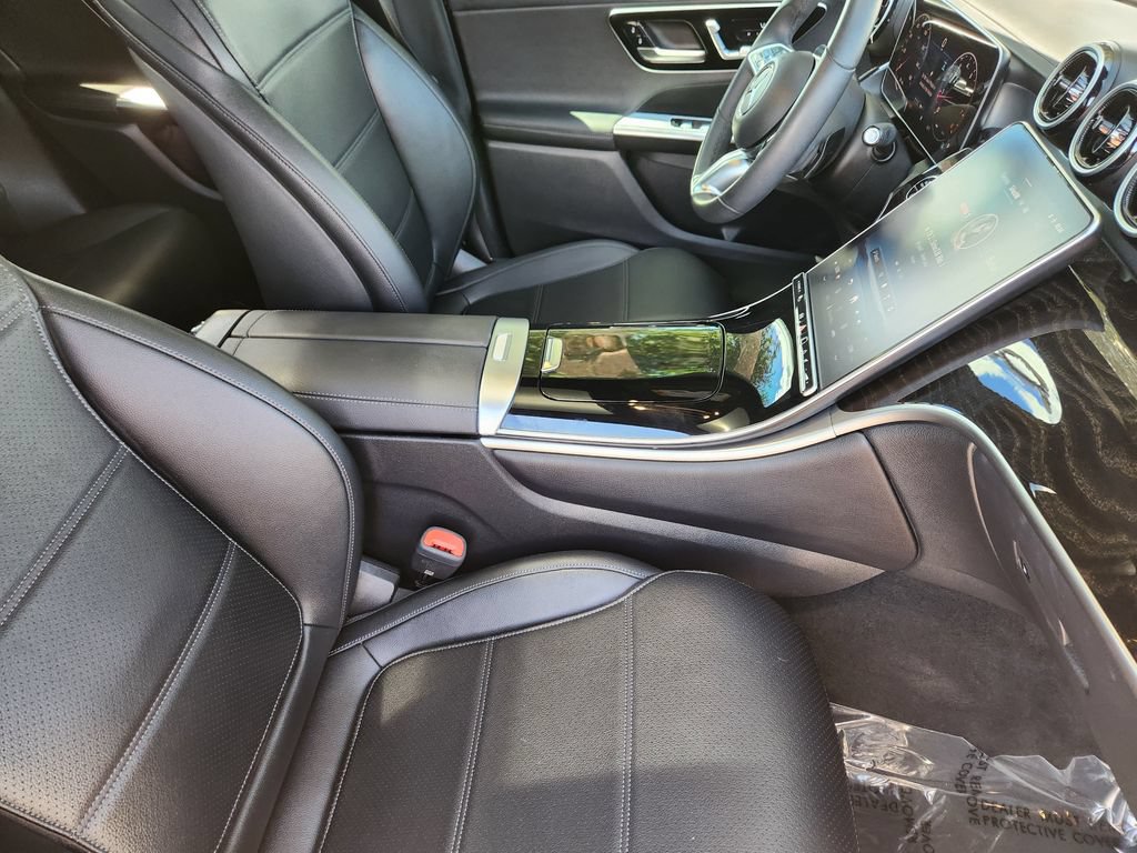 Used 2025 Mercedes-Benz GLC 300 image 5