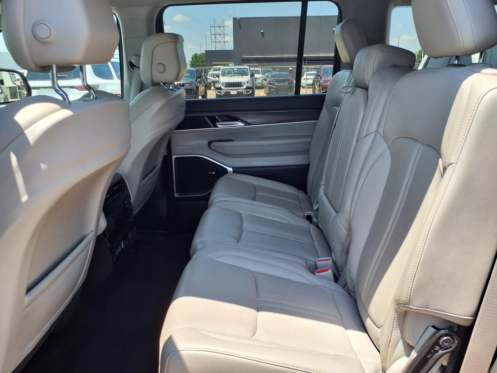 Used 2024 Jeep Wagoneer Series II w/ Flexible Seating Group RWD image 20