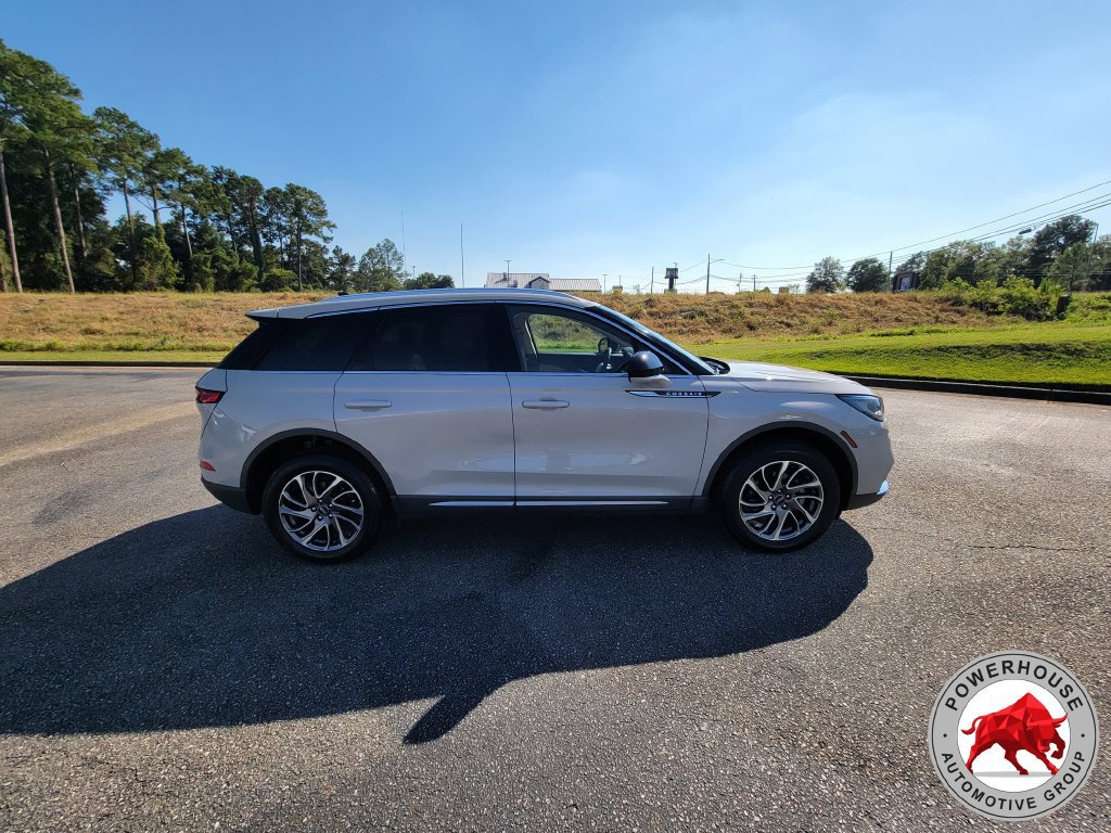Used 2022 Lincoln Corsair FWD w/ Equipment Group 101A image 8