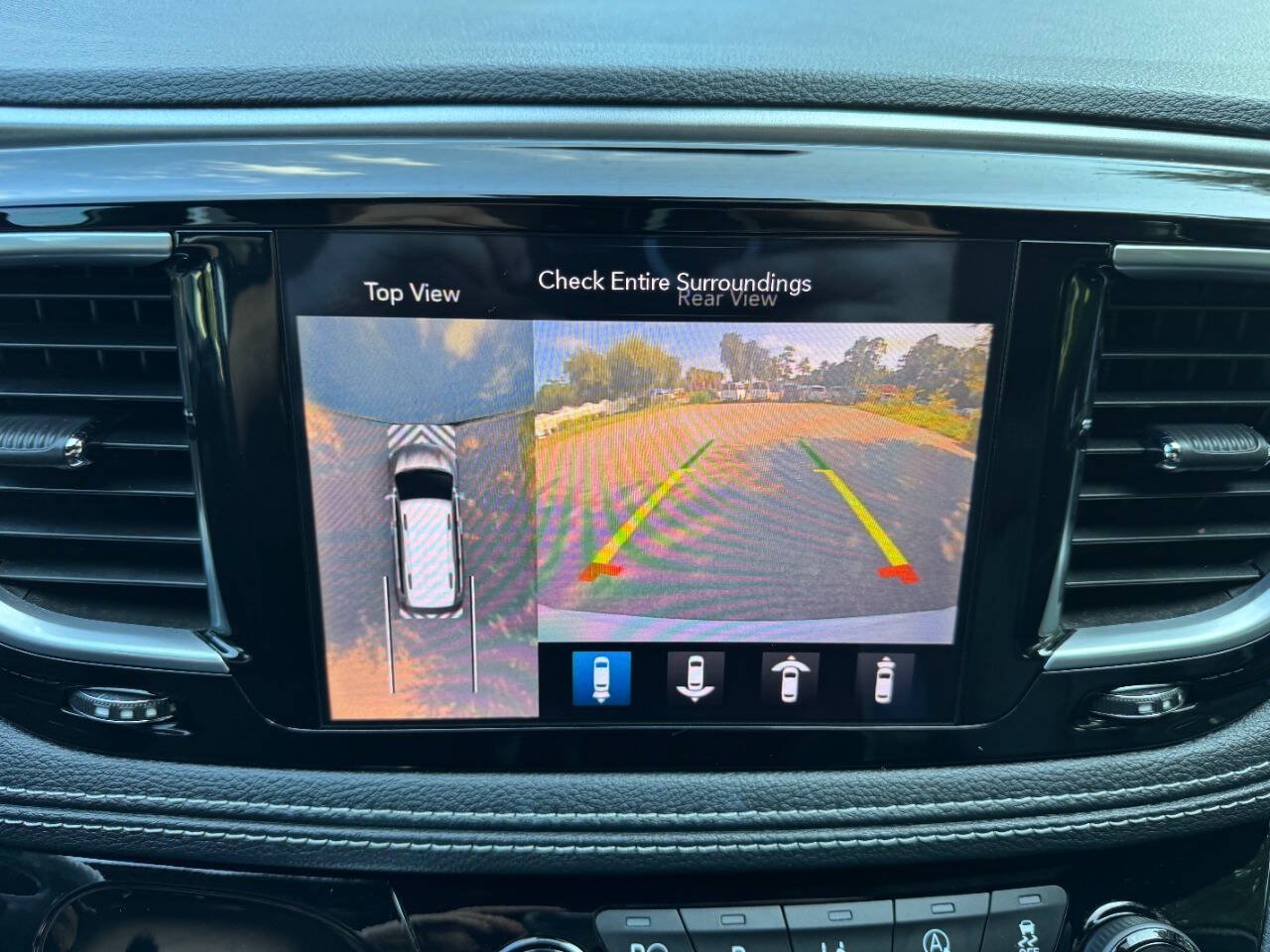 Used 2019 Chrysler Pacifica Limited w/ Advanced Safetytec Group FWD image 23