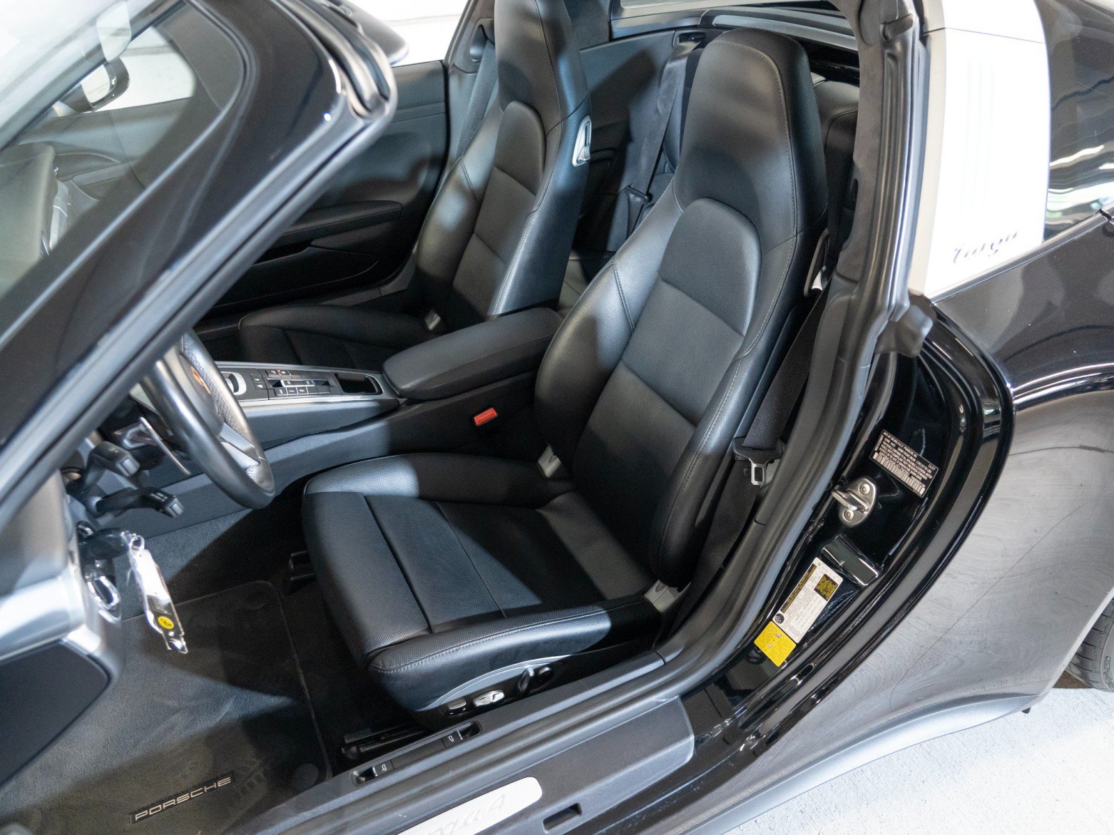 Certified 2018 Porsche 911 Targa 4 AWD/4WD image 5