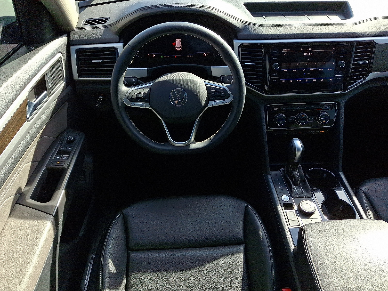 Used 2023 Volkswagen Atlas SE w/ Panoramic Sunroof Package image 11