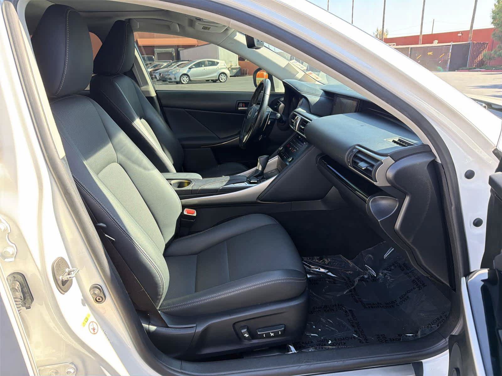 Used 2017 Lexus IS 200t w/ Navigation System Package RWD image 15