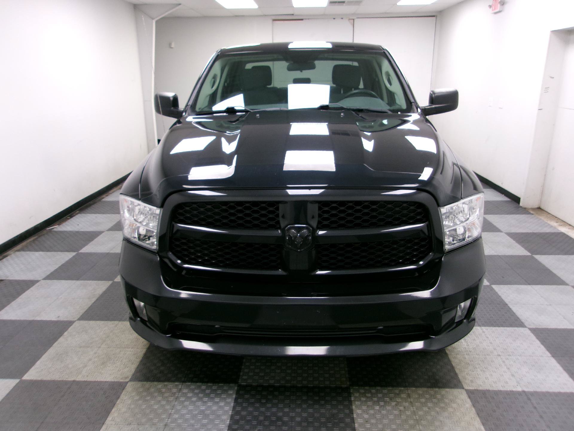 Used 2017 RAM 1500 Express AWD/4WD image 14