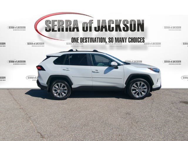 Used 2025 Toyota RAV4 XLE Premium w/ Weather Package AWD/4WD image 10
