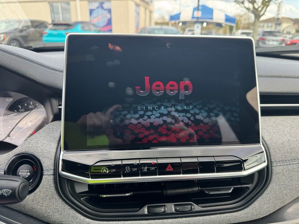 Used 2024 Jeep Compass Latitude image 14